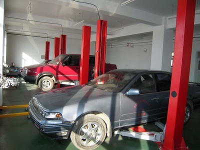 汽车维修车间 守护安全与性能的专业堡垒